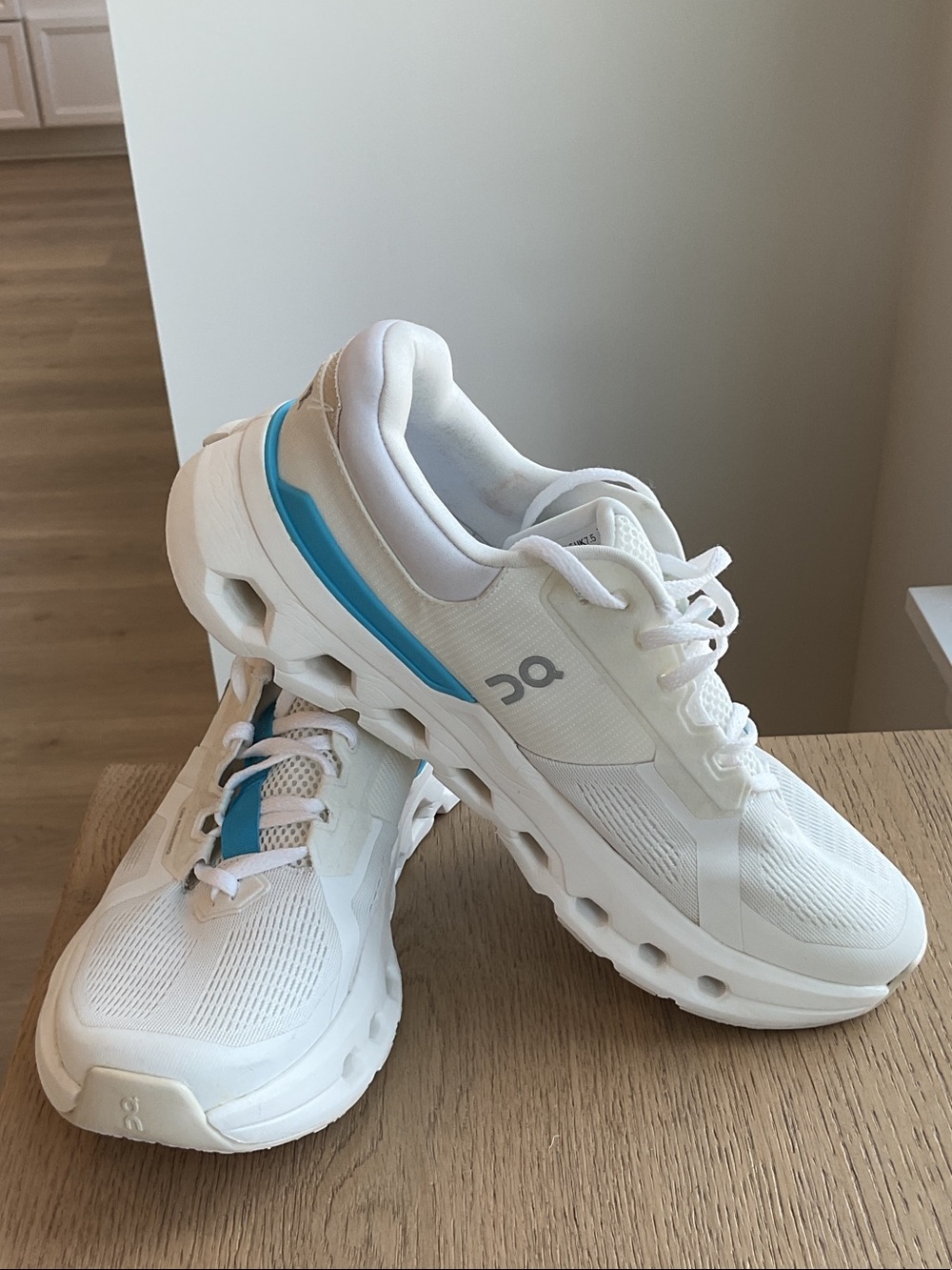 OC CLOUDRUNNERS WITH BLUE TRIM